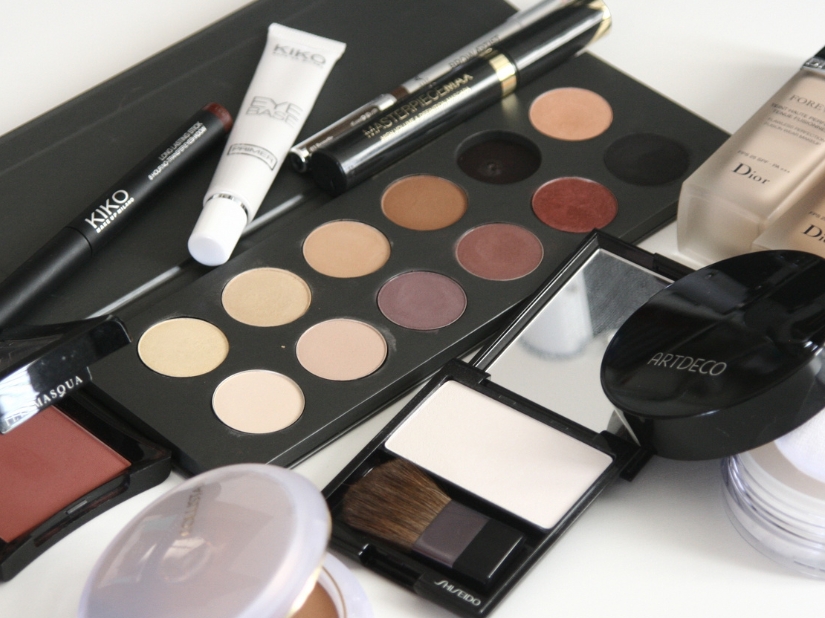 Post-mortem makeup kit with professional cosmetics, including foundation and concealer