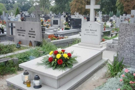Elementy religijne na nagrobkach w różnych religiach - tradycja krzyża i symbolika duchowa miejsca spoczynku