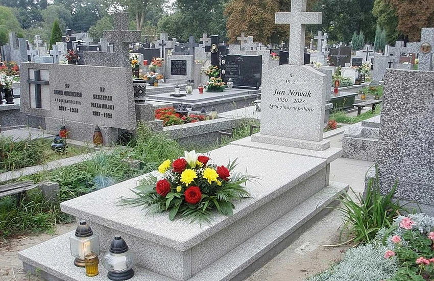 Elementy religijne na nagrobkach w różnych religiach - tradycja krzyża i symbolika duchowa miejsca spoczynku