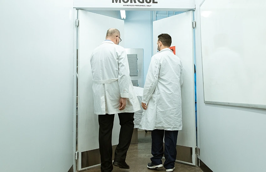 Komora chłodnicza na 3 ciała – Warszawa. Profesjonalne rozwiązania funeralne od Prima-Tech i Funeralne.com