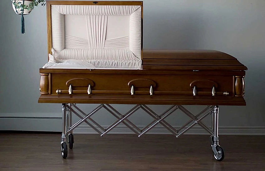 Wózki pogrzebowe w praktyce – jak dobrać model do kaplicy, cmentarza i trudnego terenu?