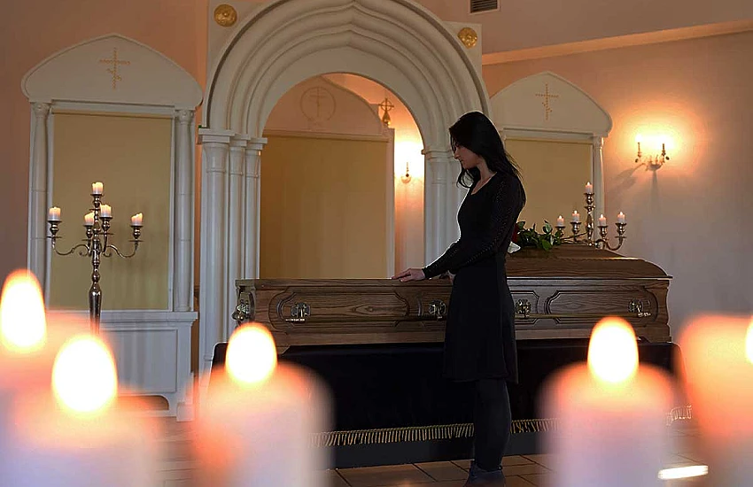 Jak mówić o śmierci w sposób profesjonalny i empatyczny? Komunikacja w branży funeralnej