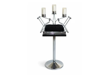 Kapliczka urnowa z nosidłem i świecami